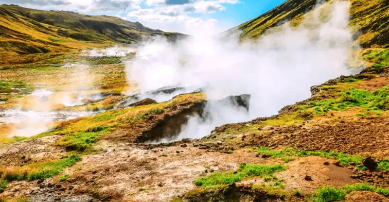 From Reykjavik: Helicopter Tour to Hengill with Landing — helicopter tour in Reykjavik
